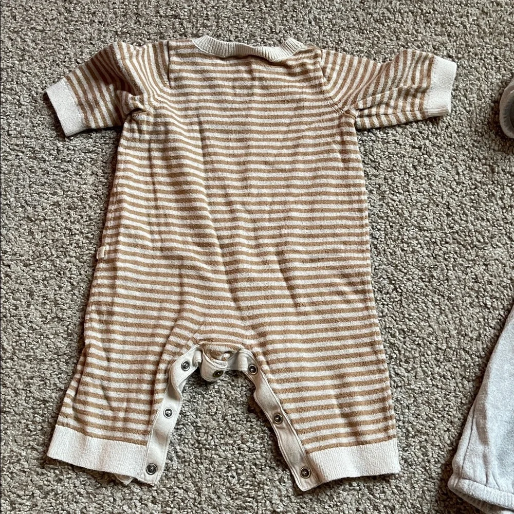 Baby GAP 0-3 Newborn Baby bundle - Beanie and Striped and Gray One Pieces